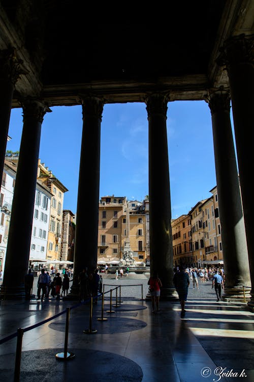 Μια πεντακάθαρη λίμνη