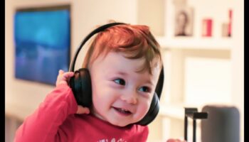 Αισθησιακές Σερενάδες: Ανυψώνοντας την εμπειρία του μωρού με τη μουσική